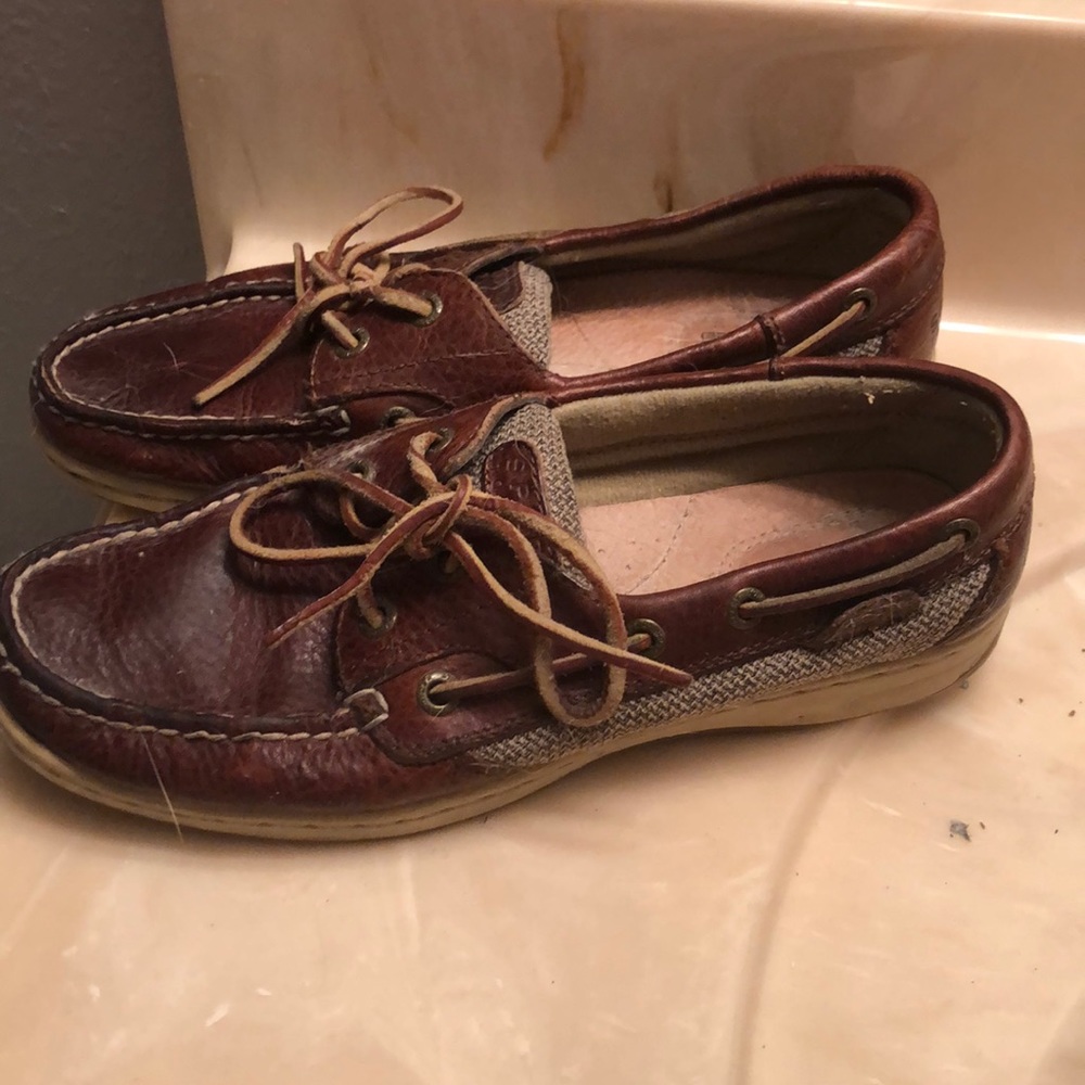 Brown sperrys